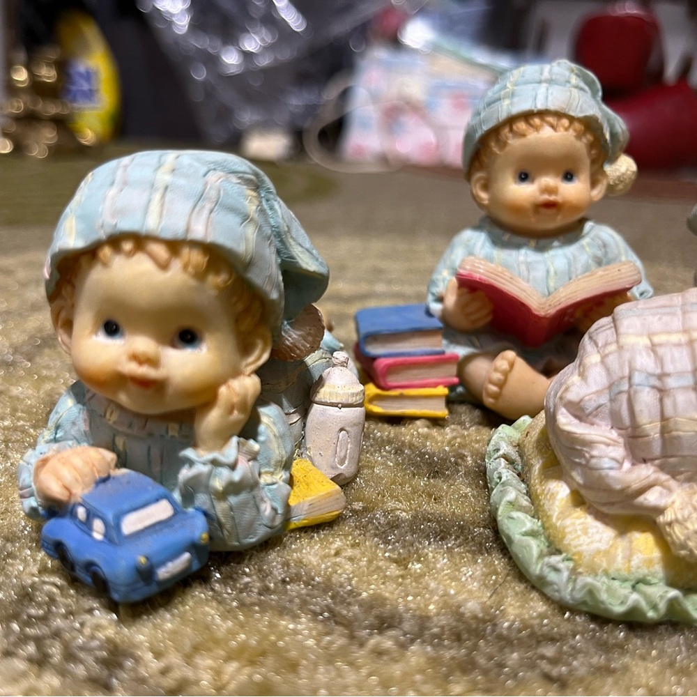 Intake Baby Statues - Picture 2 of 3